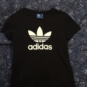 Adidas classic black t-shirt